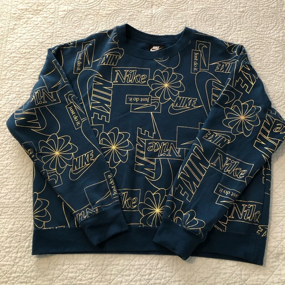 Nike Icon Clash All Over Print sweatshirt. Size large.
